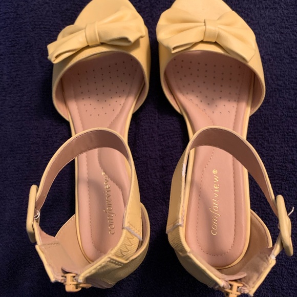 Yellow Wedges - Picture 2 of 4